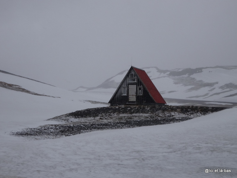 Refuge au détour de la traversée d'un col, Islande