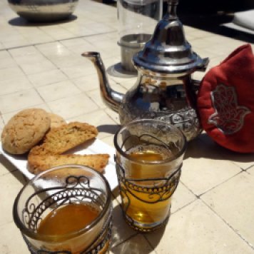 Thé-menthe-pâtisseries-marocaines